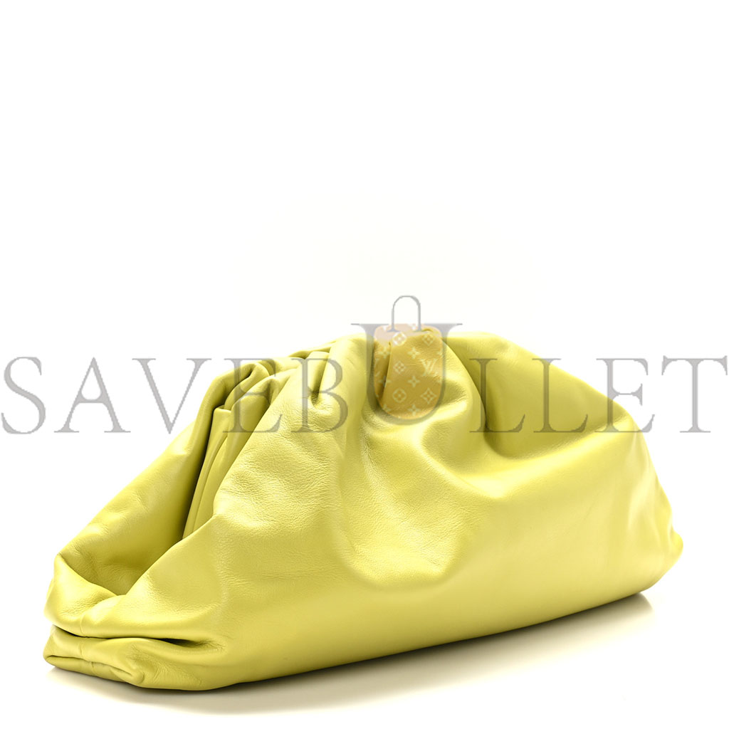 bo*te*ga Ve*ne*ta smooth butter calf the pouch oversized clutch sherbert (38*24*8cm)